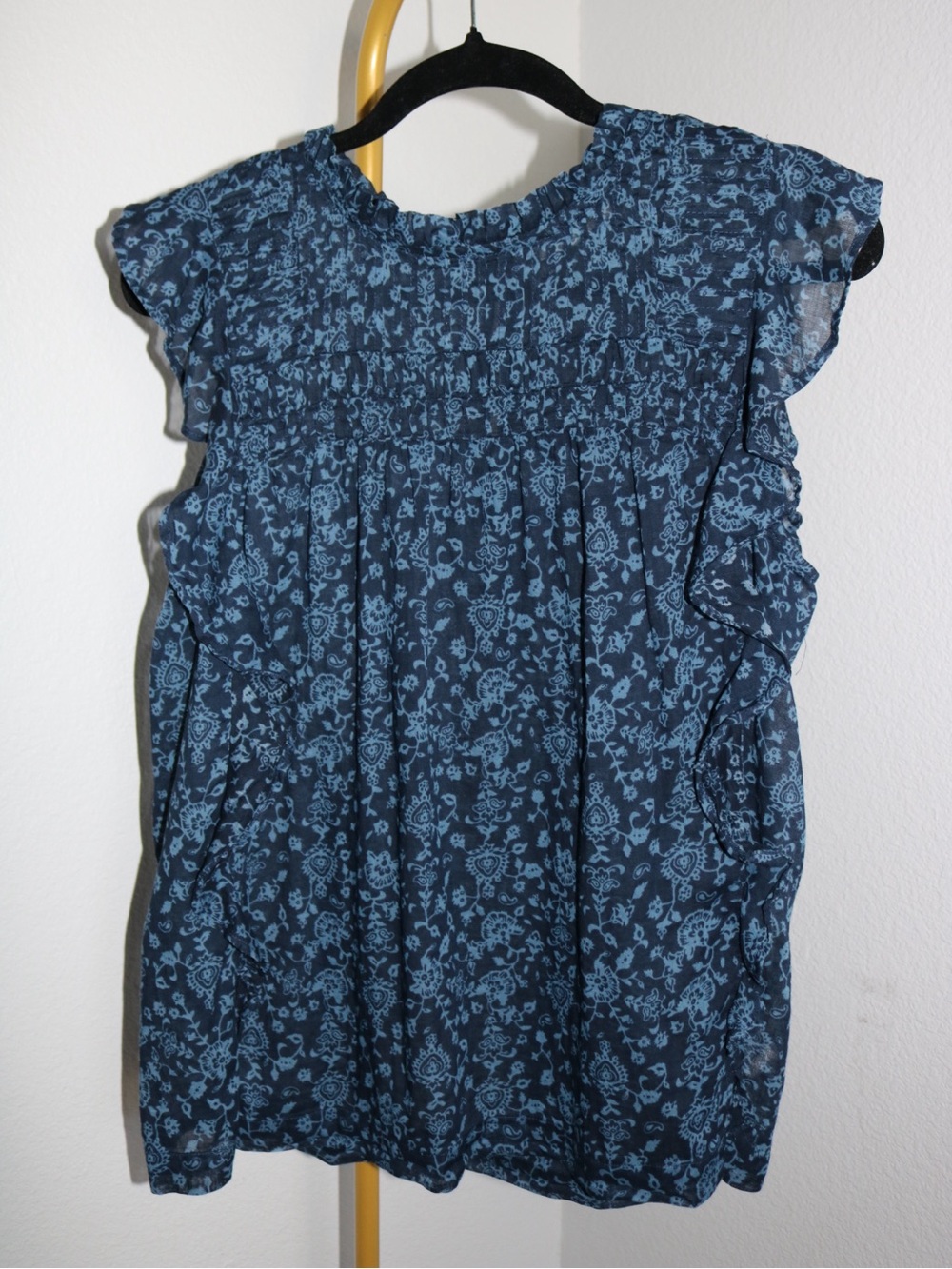 BeachLunchLounge 100% Cotton Blue Floral Ruffle Sleeve Smocked Boho Top S